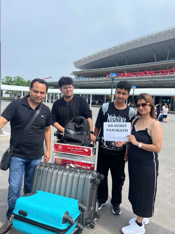Đón gia đình và hành lý tại sân bay Phú Quốc